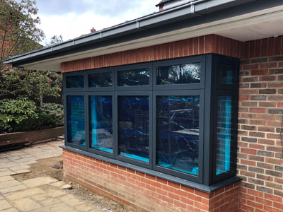 Bagshot property extension featuring an open corner with bi-folding doors